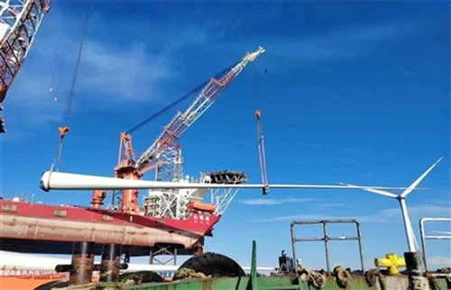 연운항 지혜 만들기! 세계에서 가장 긴 풍력 터빈 블레이드가 성공적으로 들어 올려졌습니다.